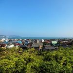 View_of_the_city_of_Kamakura_during_summer,_Kamakura,_Japan