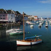 Excursion en voilier : une activité incontournable lors d’une escapade en Bretagne