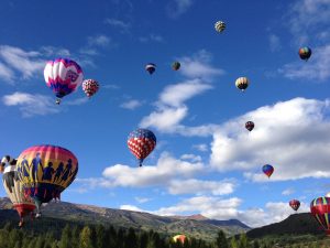 balloons festival mountains