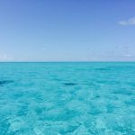 Ocean bleu aux Bahamas
