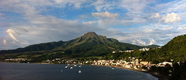 Baie de Saint Pierre près de la montagne Pelée en Martinique