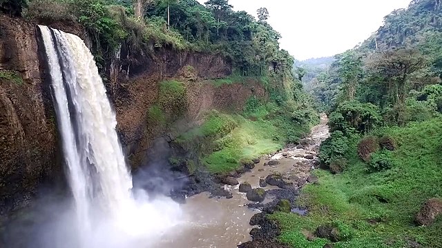 Les chutes d'Ekom au Cameroun