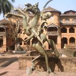 Monument du guerrier au sultanat de Bamoun dans la Cité des Arts Foumban au Cameroun