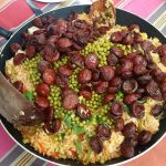 Paella au poulet, au chorizo de la cuisine Portugaise