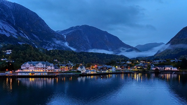 Vue de Fjord Dawn en Norvège sur un bateau de croisière