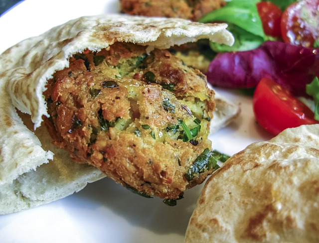 Le Pain Pita aux falafels traditionnelles de l'Israel