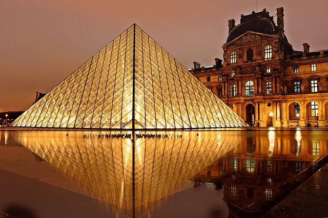 Le musee du Louvre a Paris