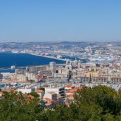 Voyage depuis Marseille : quelles solutions pour garer son véhicule ?